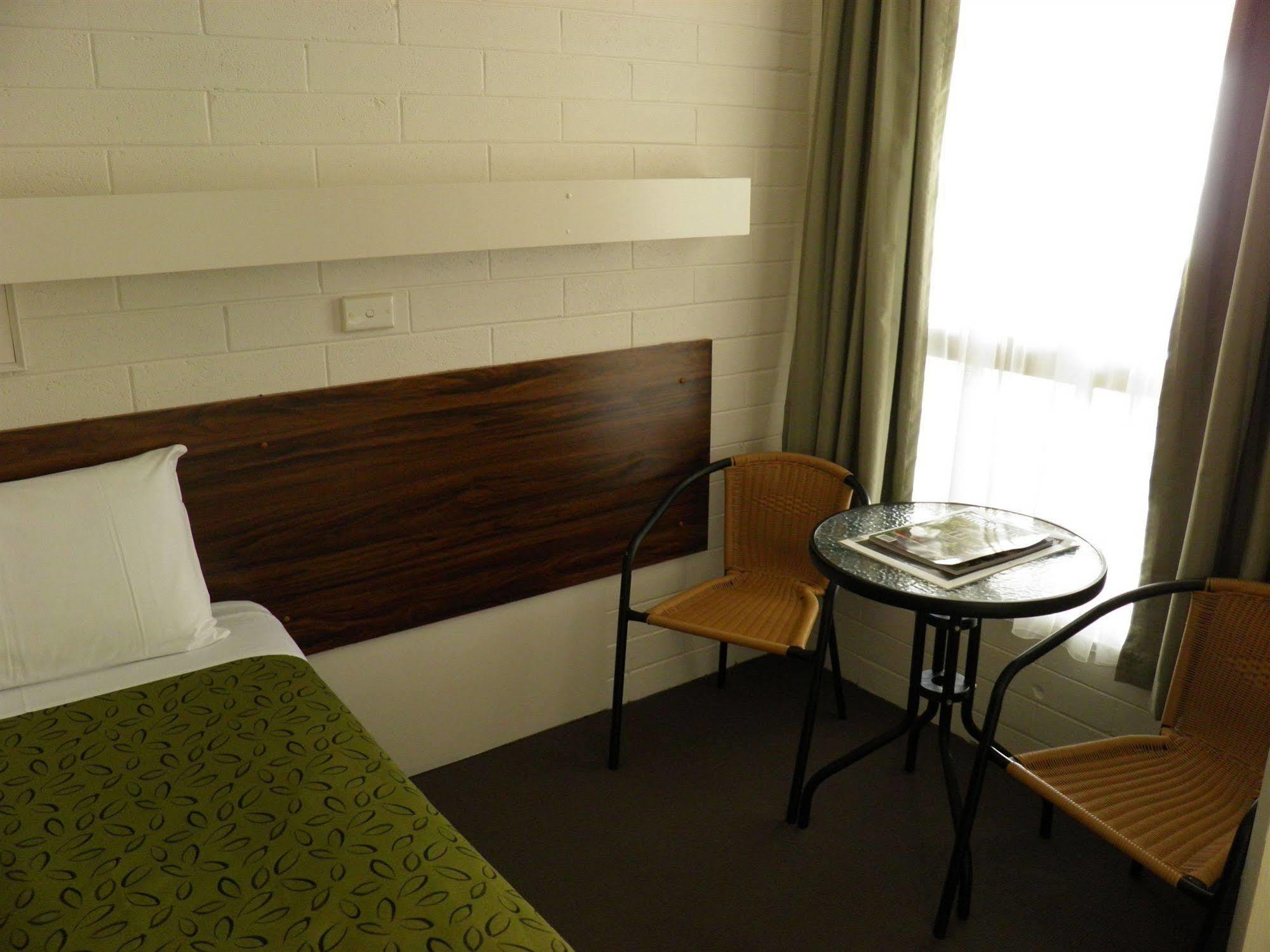 Motel 7th Street 3*